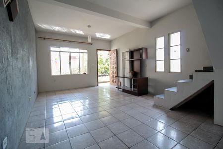 Sala de casa à venda com 3 quartos, 130m² em Vila Carmosina, São Paulo
