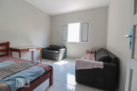 Quarto 1 de casa para alugar com 2 quartos, 140m² em Vila Carmosina, São Paulo