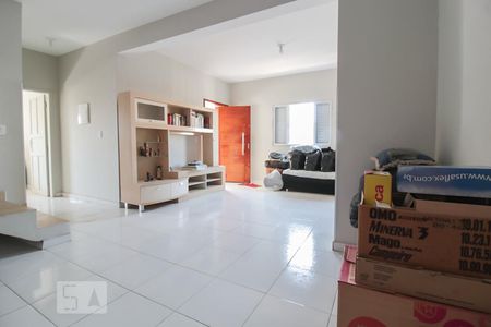Sala de casa para alugar com 2 quartos, 140m² em Vila Carmosina, São Paulo
