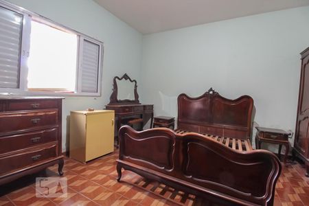 Quarto 2 de casa para alugar com 2 quartos, 140m² em Vila Carmosina, São Paulo