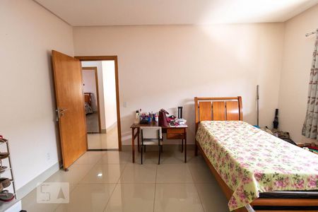 Quarto 1 de casa para alugar com 3 quartos, 501m² em Residencial Hugo de Moraes, Goiânia