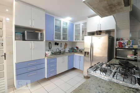 Casa à venda com 150m², 4 quartos e 2 vagasCopa e Cozinha