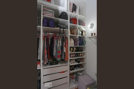 Apartamento à venda com 118m², 3 quartos e 1 vagaCloset Quarto 2