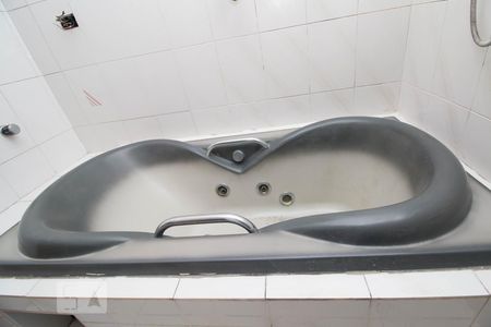 Casa à venda com 390m², 3 quartos e 4 vagasBanheiro Suite