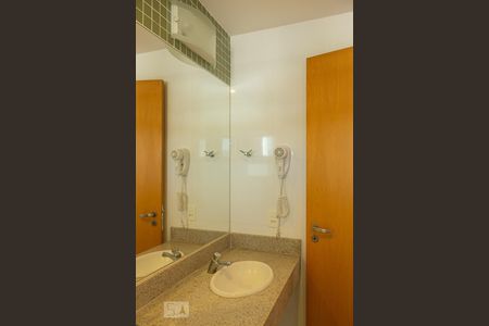 Apartamento para alugar com 35m², 1 quarto e 1 vagaDetalhe do banheiro