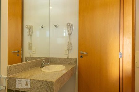 Apartamento para alugar com 35m², 1 quarto e 1 vagaDetalhe do banheiro