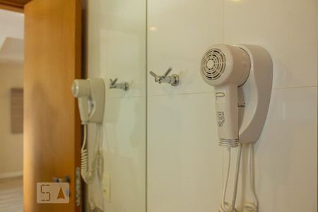 Apartamento para alugar com 35m², 1 quarto e 1 vagaDetalhe do banheiro