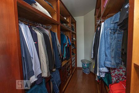 Casa à venda com 320m², 3 quartos e 6 vagasCloset Suite