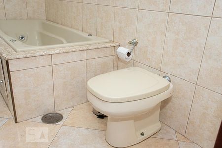 Casa à venda com 320m², 3 quartos e 6 vagasDetalhe banheiro suite