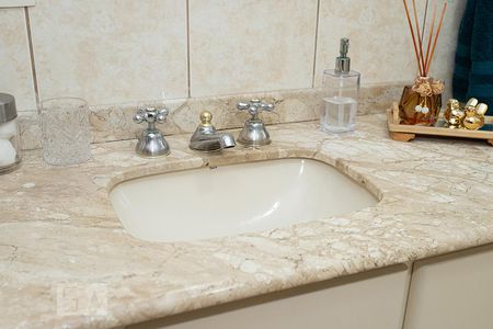 Casa à venda com 320m², 3 quartos e 6 vagasDetalhe banheiro suite