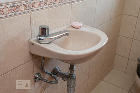 Casa à venda com 320m², 3 quartos e 6 vagasDetalhe lavabo sotão