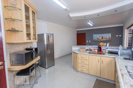 Casa à venda com 320m², 3 quartos e 6 vagasCozinha