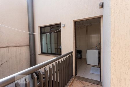 Casa à venda com 320m², 3 quartos e 6 vagasAcesso  área de serviço