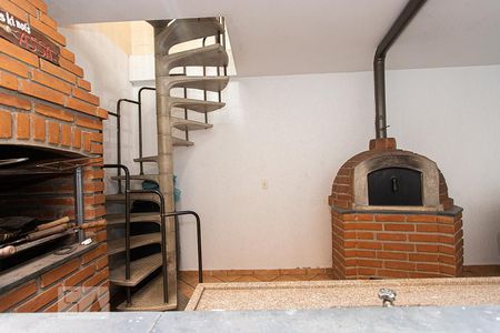 Casa à venda com 320m², 3 quartos e 6 vagasChurrasqueira e forno a lenha