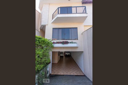Casa à venda com 320m², 3 quartos e 6 vagasFachada e garagem