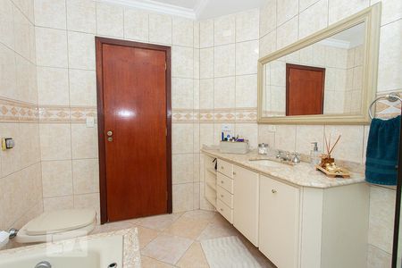 Casa à venda com 320m², 3 quartos e 6 vagasBanheiro suite