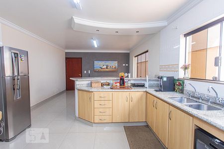Casa à venda com 320m², 3 quartos e 6 vagasCozinha