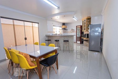Casa à venda com 320m², 3 quartos e 6 vagasCozinha