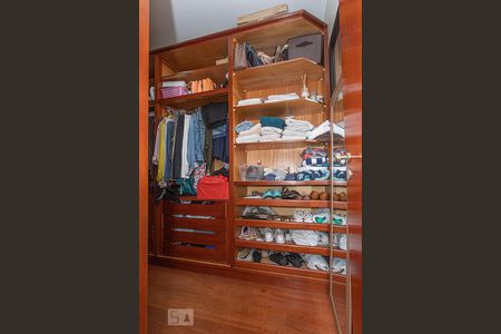 Casa à venda com 320m², 3 quartos e 6 vagasCloset Suite