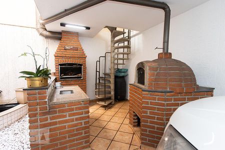 Casa à venda com 320m², 3 quartos e 6 vagasChurrasqueira e forno a lenha