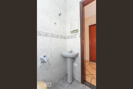 Casa à venda com 320m², 3 quartos e 6 vagasBanheiro de Serviço