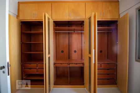 Apartamento à venda com 180m², 3 quartos e 3 vagasSuíte - Armário