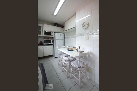 Apartamento para alugar com 80m², 3 quartos e sem vagaCozinha 