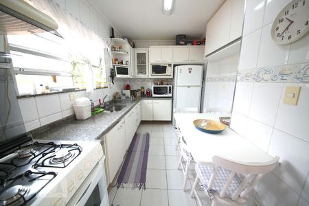 Apartamento para alugar com 80m², 3 quartos e sem vagaCozinha 