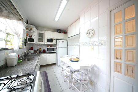 Apartamento para alugar com 80m², 3 quartos e sem vagaCozinha 