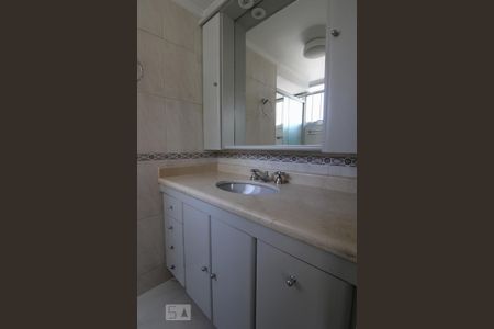 Apartamento à venda com 110m², 3 quartos e 1 vaga Apartamento à venda com 110m², 3 quartos e 1 vagaBanheiro da Suíte