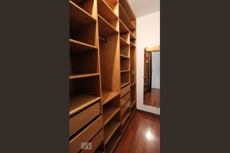 Apartamento à venda com 110m², 3 quartos e 1 vaga Apartamento à venda com 110m², 3 quartos e 1 vagaCloset quarto 2