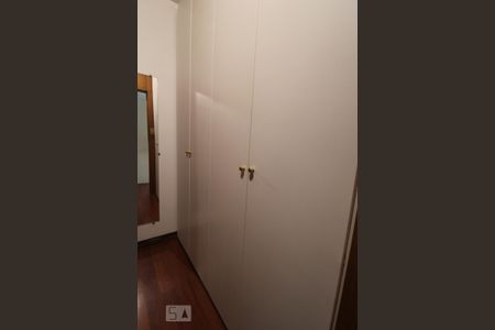 Apartamento à venda com 110m², 3 quartos e 1 vaga Apartamento à venda com 110m², 3 quartos e 1 vagaCloset quarto 2