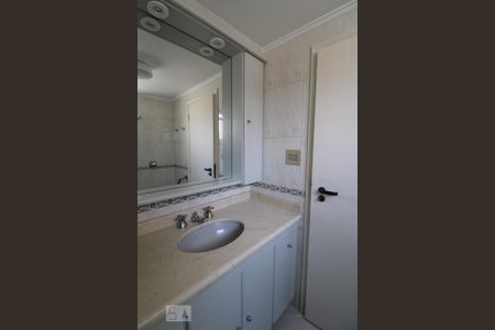 Apartamento à venda com 110m², 3 quartos e 1 vaga Apartamento à venda com 110m², 3 quartos e 1 vagaBanheiro da Suíte