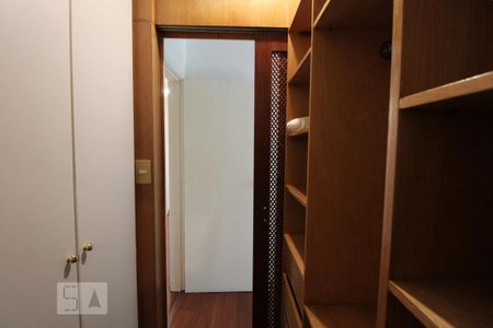 Apartamento à venda com 110m², 3 quartos e 1 vaga Apartamento à venda com 110m², 3 quartos e 1 vagaCloset quarto 2