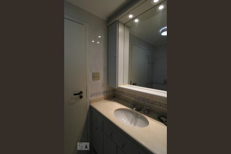 Apartamento à venda com 110m², 3 quartos e 1 vaga Apartamento à venda com 110m², 3 quartos e 1 vagaBanheiro