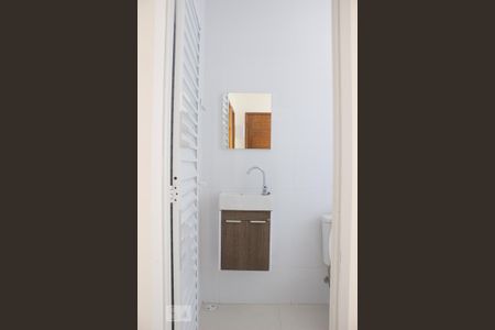 Banheiro de apartamento para alugar com 2 quartos, 40m² em Vila Medeiros, São Paulo