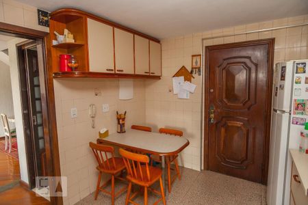 Apartamento à venda com 174m², 4 quartos e 2 vagasCozinha e Área de Serviço