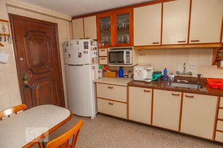 Apartamento à venda com 174m², 4 quartos e 2 vagasCozinha e Área de Serviço