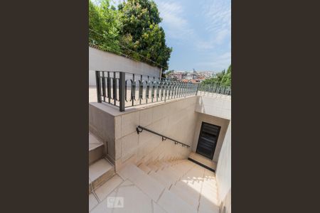 Casa à venda com 203m², 3 quartos e 5 vagasEscada