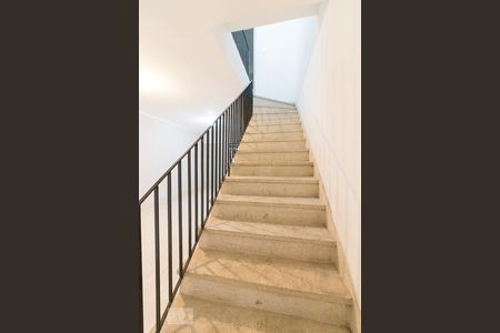 Escadas de casa para alugar com 3 quartos, 150m² em Gopoúva, Guarulhos