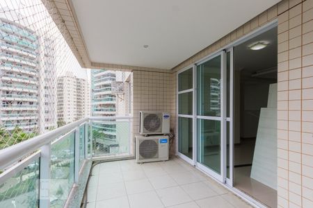Apartamento à venda com 87m², 3 quartos e 1 vaga Apartamento à venda com 87m², 3 quartos e 1 vagaVaranda
