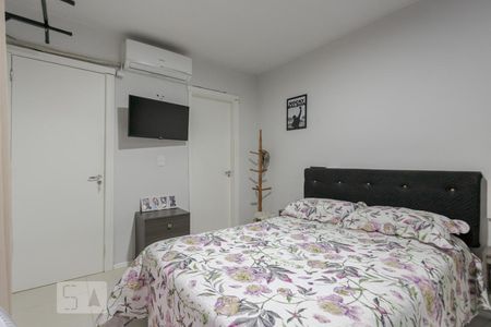 Suíte de apartamento para alugar com 1 quarto, 56m² em São João, Porto Alegre