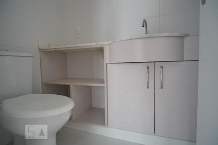 Apartamento à venda com 61m², 2 quartos e 1 vagaSuite - Banheiro
