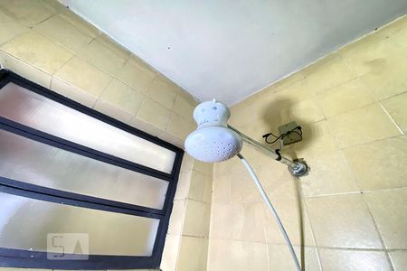 Casa à venda com 483m², 3 quartos e 8 vagas Casa à venda com 483m², 3 quartos e 8 vagasChuveiro do Banheiro 3