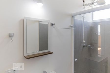 Apartamento para alugar com 56m², 1 quarto e sem vaga Apartamento para alugar com 56m², 1 quarto e sem vagaBanheiro da Suíte - Espelho