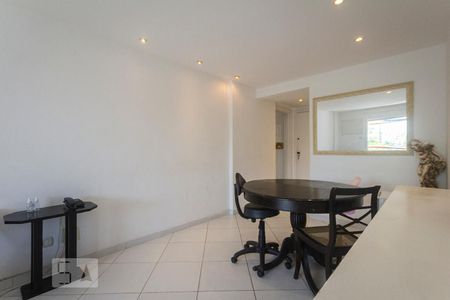 Sala de apartamento para alugar com 2 quartos, 64m² em Barra da Tijuca, Rio de Janeiro