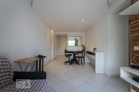 Sala de apartamento para alugar com 2 quartos, 64m² em Barra da Tijuca, Rio de Janeiro