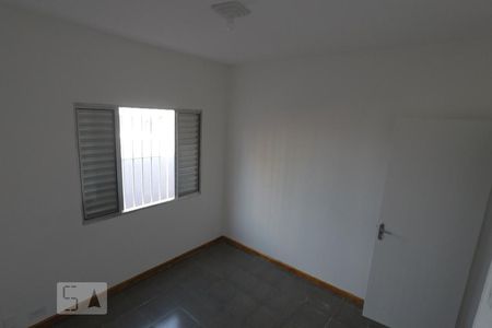 Quarto de casa para alugar com 4 quartos, 216m² em Jardim Henriqueta, Taboão da Serra