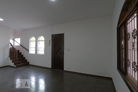 Sala de casa para alugar com 4 quartos, 216m² em Jardim Henriqueta, Taboão da Serra