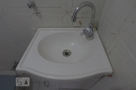 Lavabo de casa para alugar com 4 quartos, 216m² em Jardim Henriqueta, Taboão da Serra